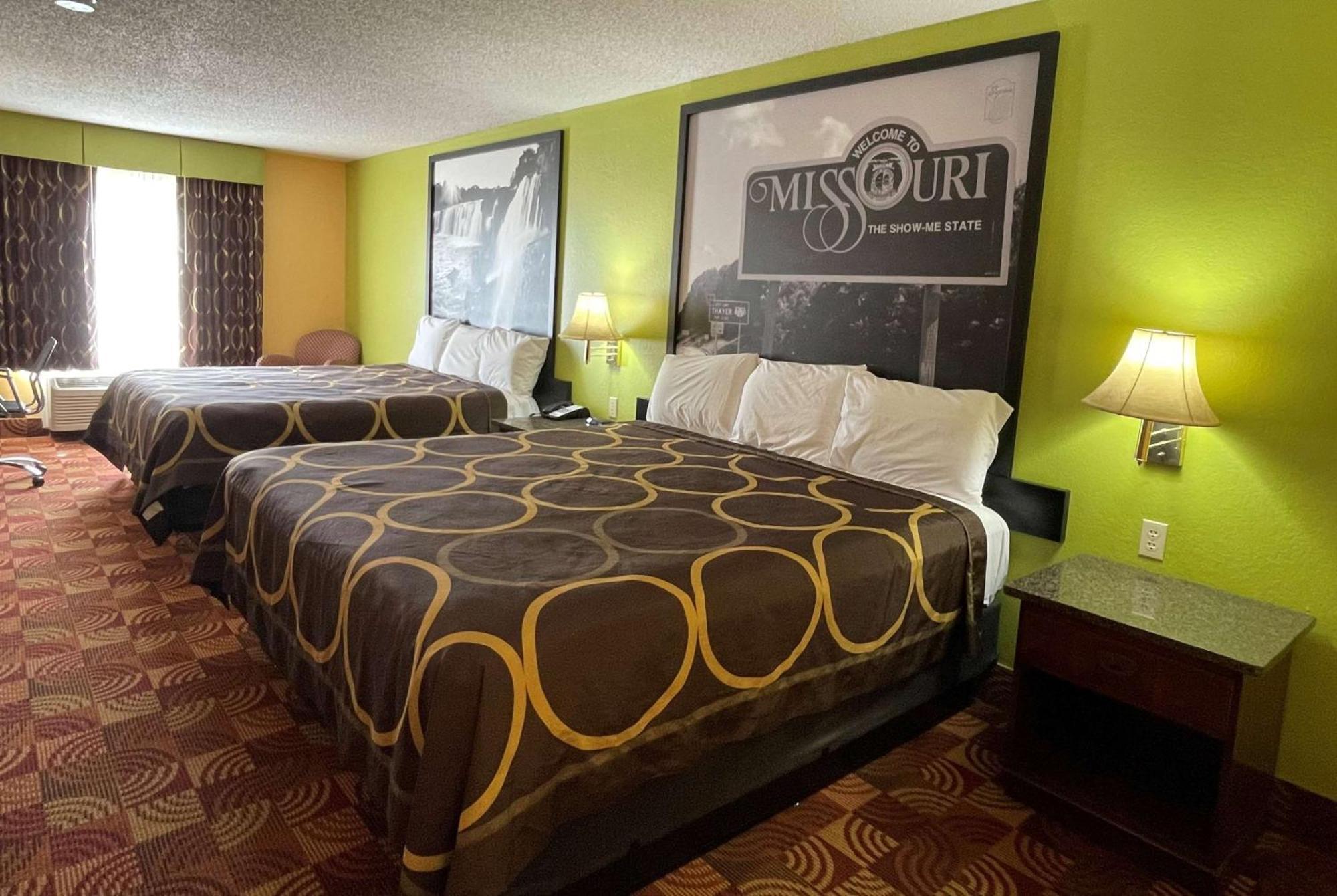Super 8 By Wyndham Lake Of The Ozarks Eldon Экстерьер фото