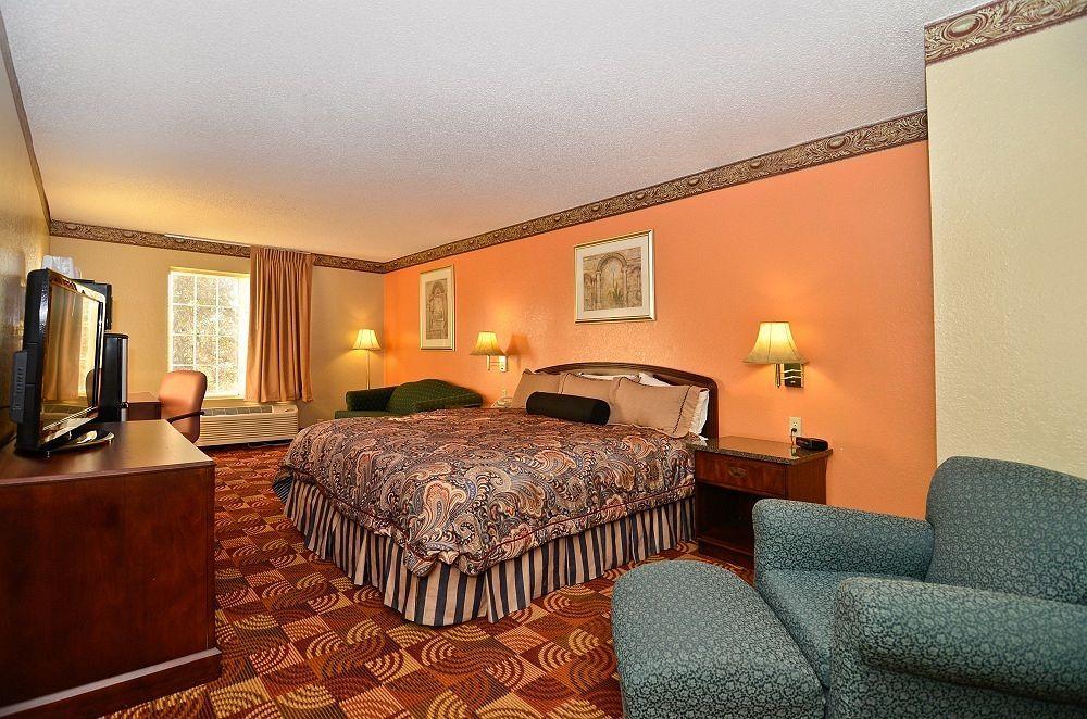 Super 8 By Wyndham Lake Of The Ozarks Eldon Экстерьер фото