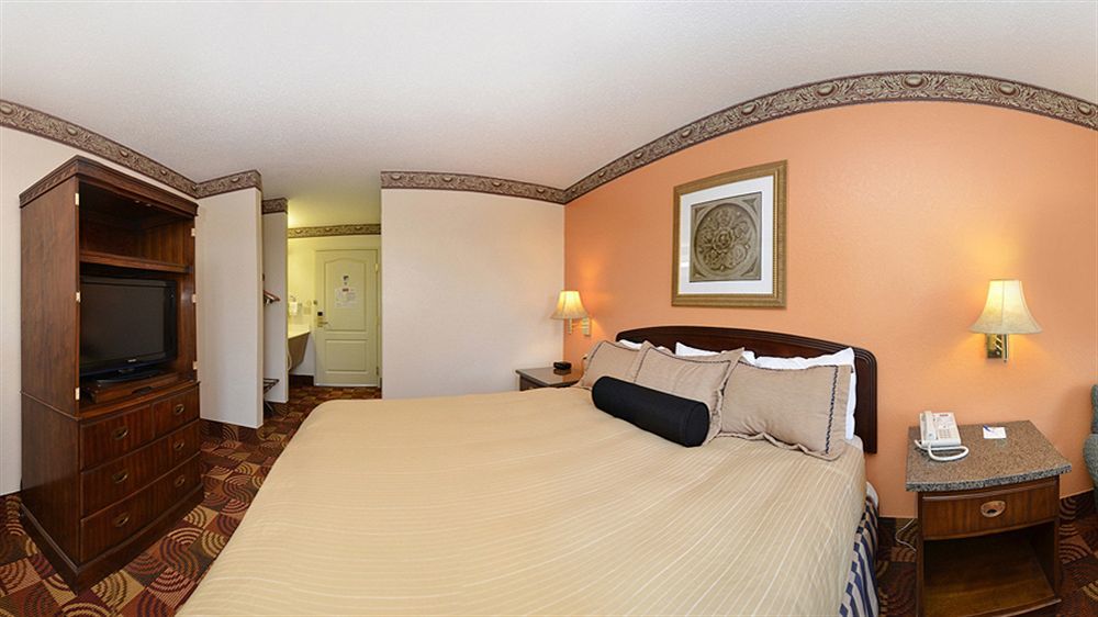 Super 8 By Wyndham Lake Of The Ozarks Eldon Экстерьер фото